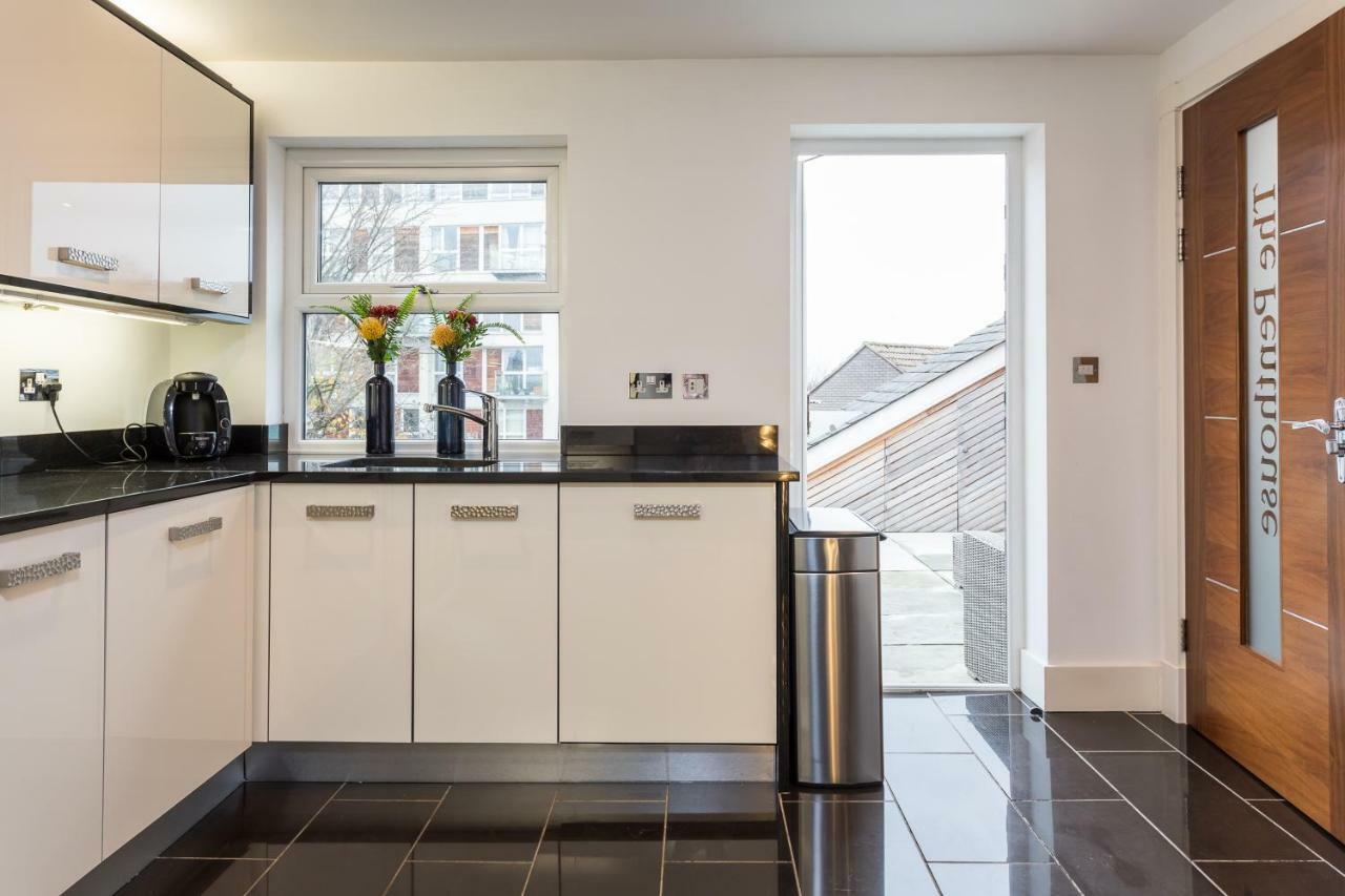 The Penthouse, Opposite Sale Metrolink, Includes Free Parking Διαμέρισμα Εξωτερικό φωτογραφία