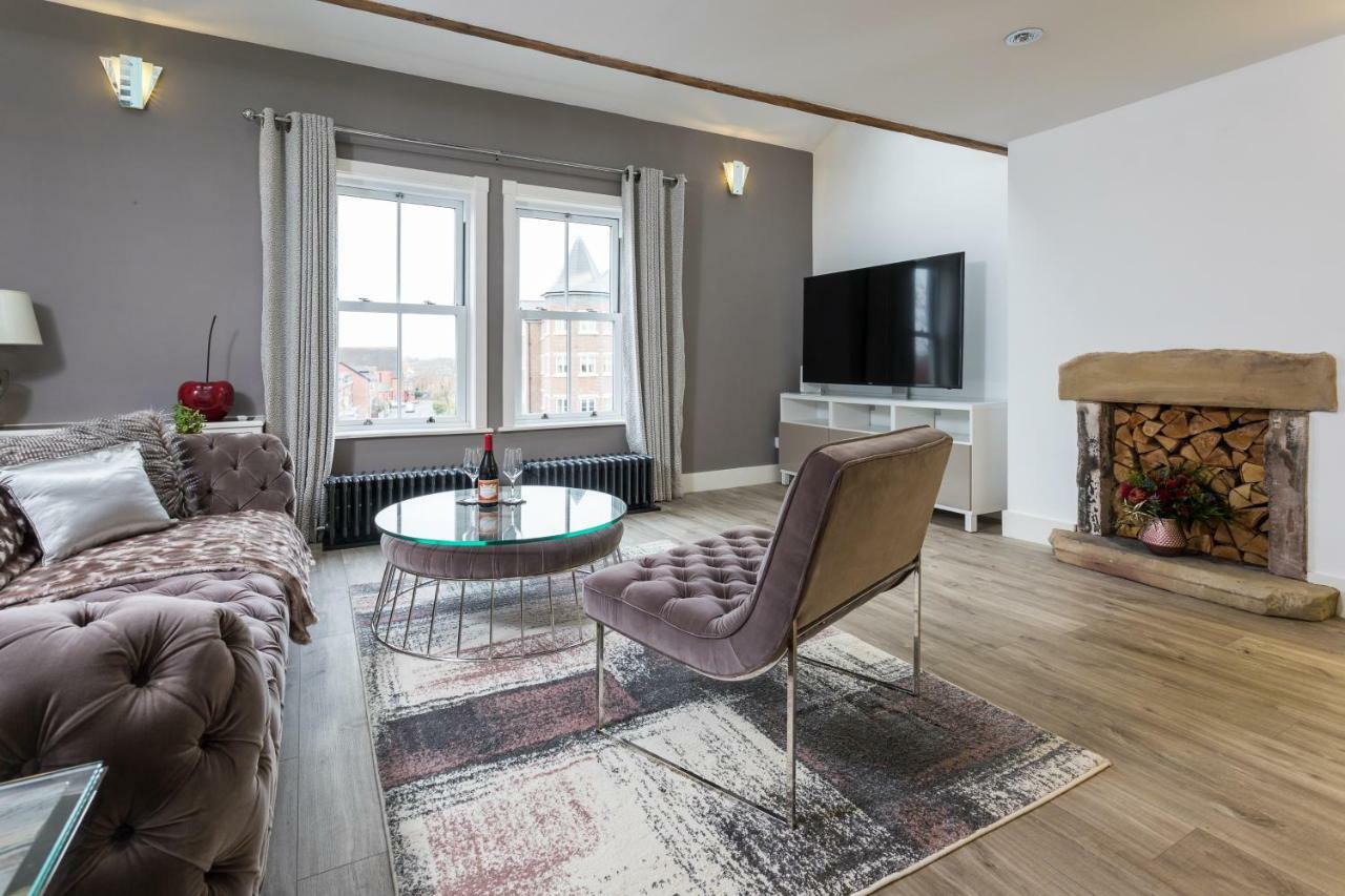 The Penthouse, Opposite Sale Metrolink, Includes Free Parking Διαμέρισμα Εξωτερικό φωτογραφία