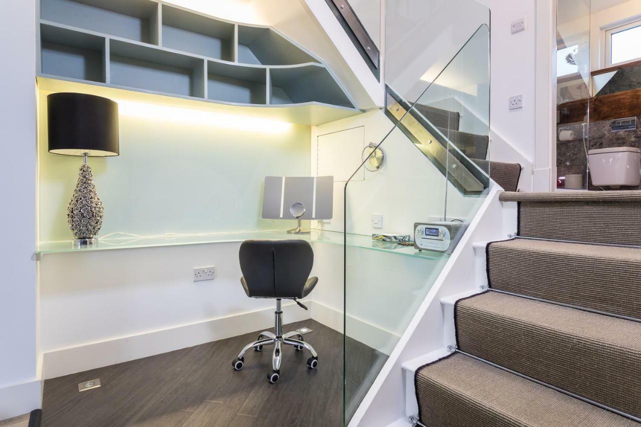 The Penthouse, Opposite Sale Metrolink, Includes Free Parking Διαμέρισμα Εξωτερικό φωτογραφία