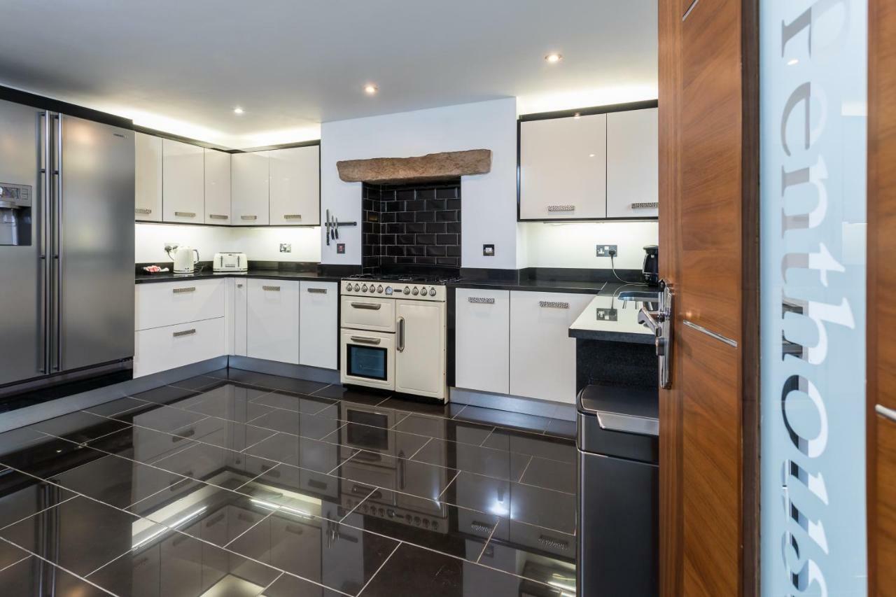 The Penthouse, Opposite Sale Metrolink, Includes Free Parking Διαμέρισμα Εξωτερικό φωτογραφία