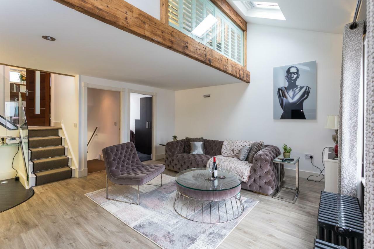 The Penthouse, Opposite Sale Metrolink, Includes Free Parking Διαμέρισμα Εξωτερικό φωτογραφία